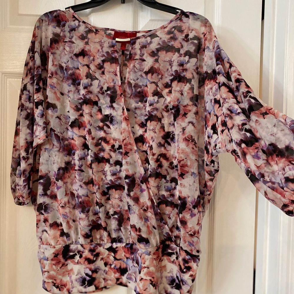 Jennifer Lopez floral 3/4 sleeve top.